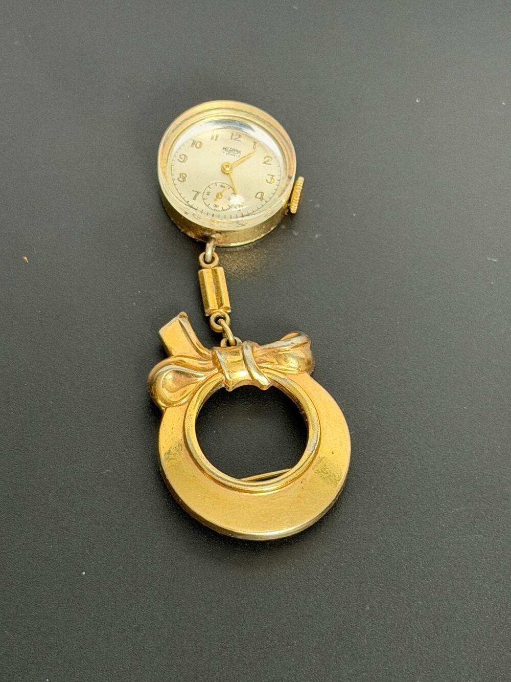 Vintage Medana Swiss 7 Jewel Wind Up Watch Brooch Gold Tone Wreath Pin Ladies
